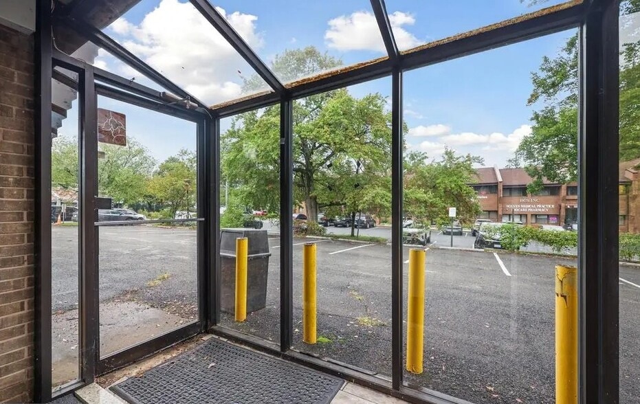 More Photos Of 4200 Daniels Ave, Annandale Office For Sale