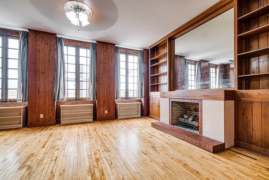 More Photos Of 339 Madison Ave, Memphis Storefront Retail Office For Lease