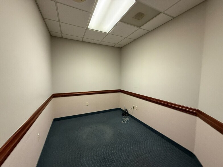 More Photos Of 910 S Scheuber Rd, Centralia Medical For Lease