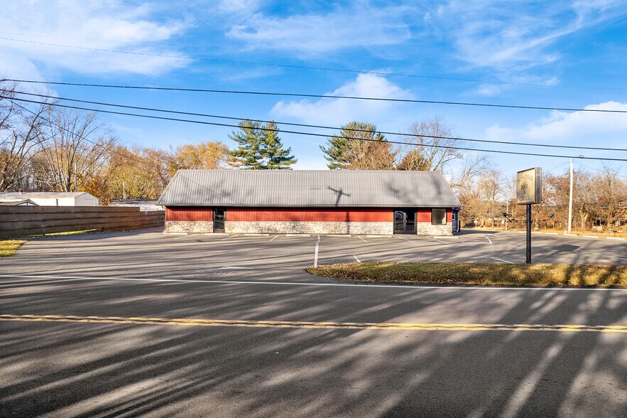 More Photos Of 4291 Manchester Ave NW, North Lawrence Office For Sale