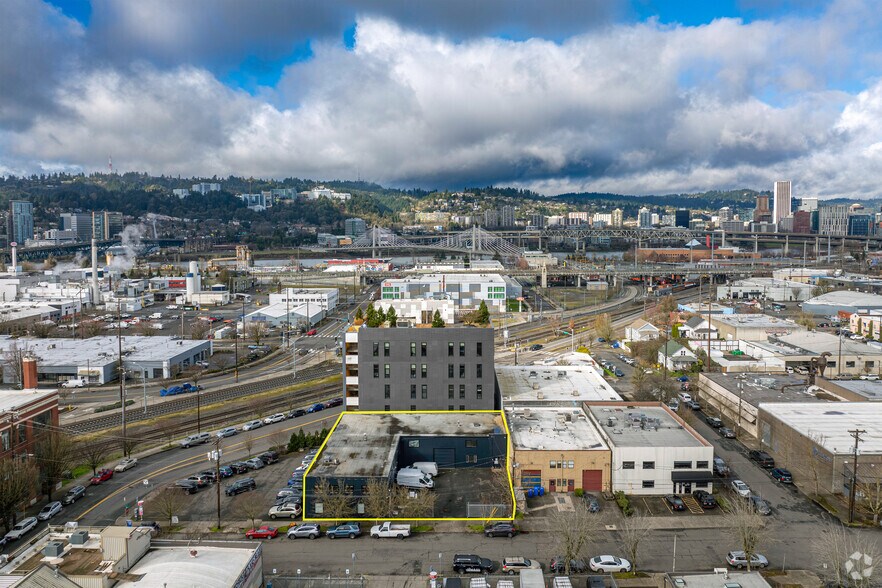 More Photos Of 2435 SE 10th Ave, Portland Industrial For Sale