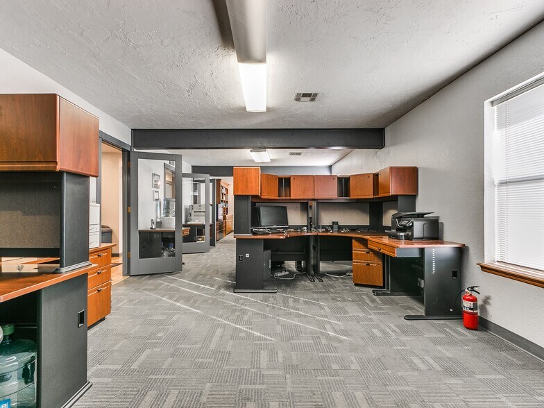 More Photos Of 2222 Westpark Dr, Norman Medical For Sale