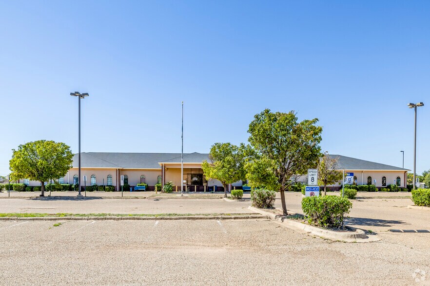 More Photos Of 6104 Avenue Q South Dr, Lubbock Medical For Sale
