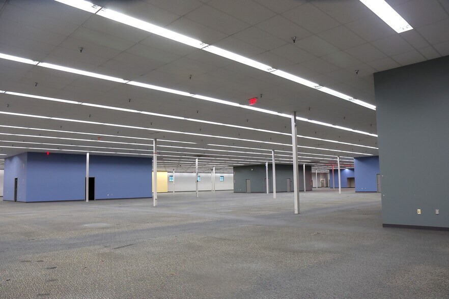 More Photos Of 3943 Highway 90, Pascagoula General Retail For Sale