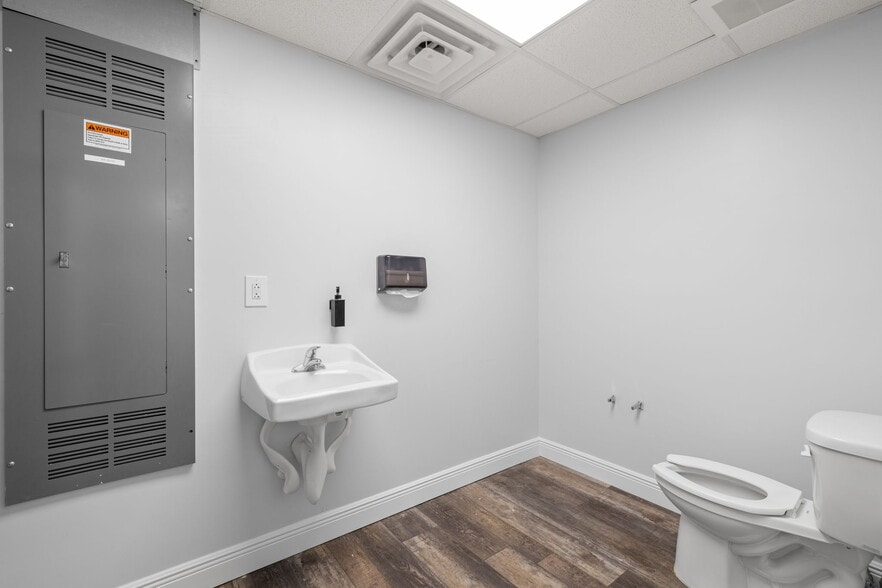 More Photos Of 815 S Howard Ave, Tampa Medical For Sale
