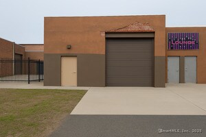 More Photos Of 454-456 Park St, Hartford Showroom For Lease