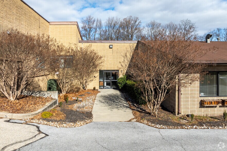 More Photos Of 10715 Little Patuxent Pky, Columbia Storefront Retail Office For Sale