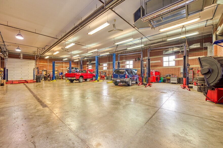 More Photos Of 5071 OH-43 Rd, Kent Auto Repair For Sale