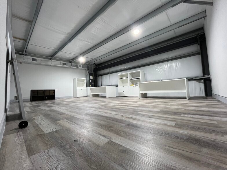 More Photos Of 3740 Mason Rd, Katy Showroom For Lease