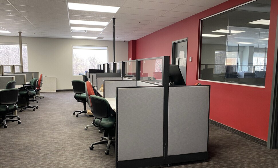 More Photos Of 420 Boul Armand-Frappier, Laval Medical For Lease