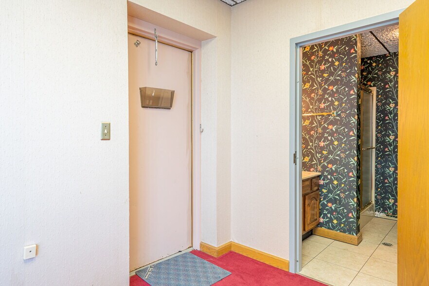 More Photos Of 1080 Caroline Dr, Washington Office For Sale