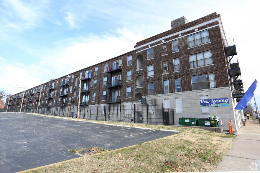 More Photos Of 5457 Delmar Blvd, Saint Louis Apartments For Lease