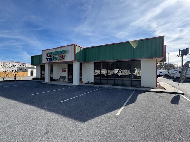 More Photos Of 220 Longwood Dr, Richmond Hill General Retail For Sale