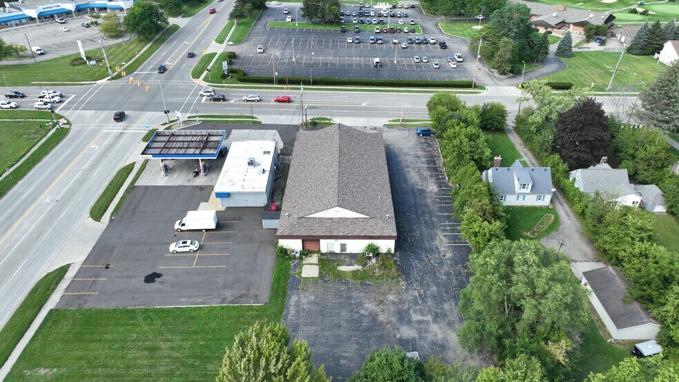 More Photos Of 6020 Davison Rd, Burton Freestanding For Lease
