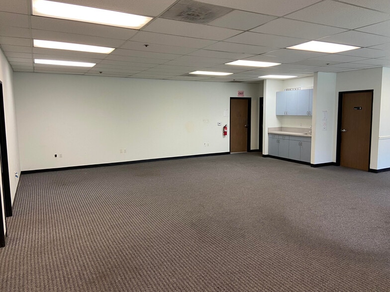 More Photos Of 12707 Rives Ave, Downey Warehouse For Lease