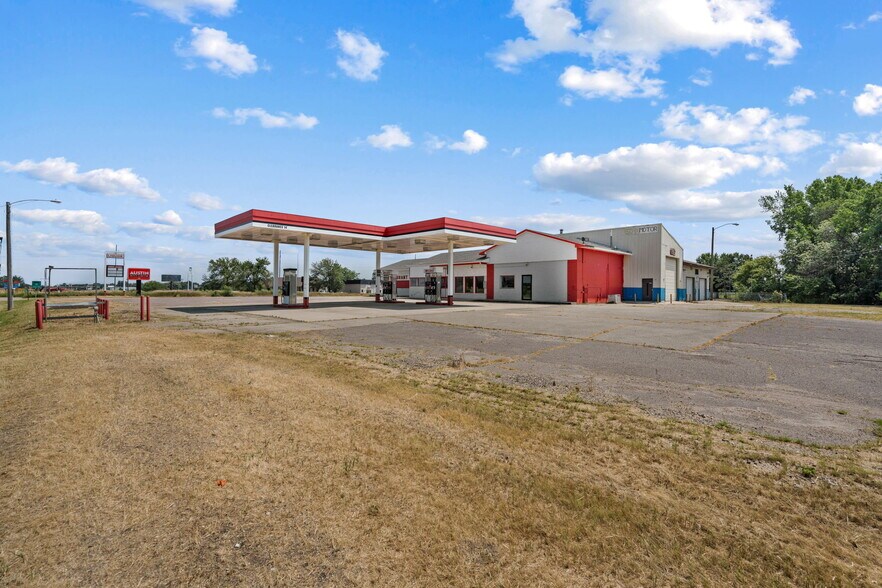 More Photos Of 3401 W Oakland Ave, Austin Truck Stop For Sale