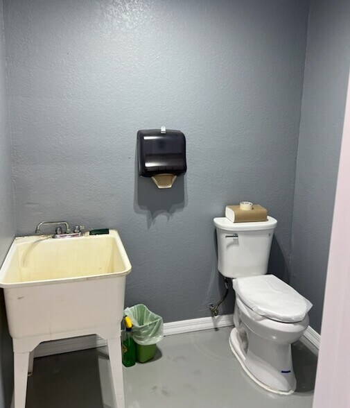 More Photos Of 7809 Clark Moody Blvd, Port Richey Warehouse For Sale