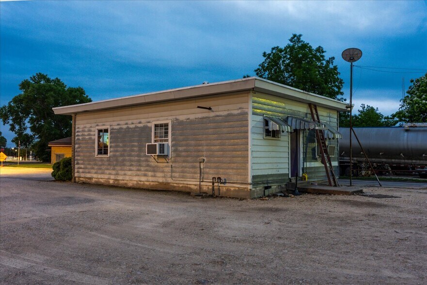 More Photos Of 201 W Godley Ave, Godley General Retail For Sale