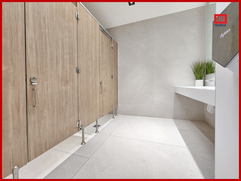 More Photos Of 5121 Van Nuys Blvd, Sherman Oaks Office Residential For Lease