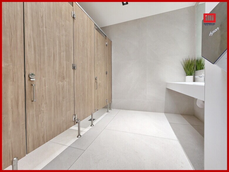 More Photos Of 5121 Van Nuys Blvd, Sherman Oaks Office Residential For Lease