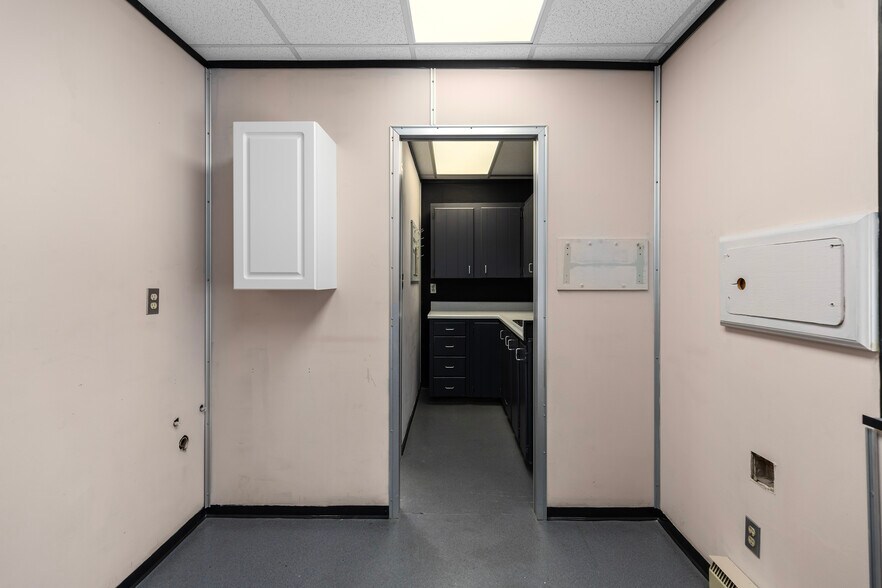 More Photos Of 212 Queen St E, Sault Ste. Marie Office For Lease