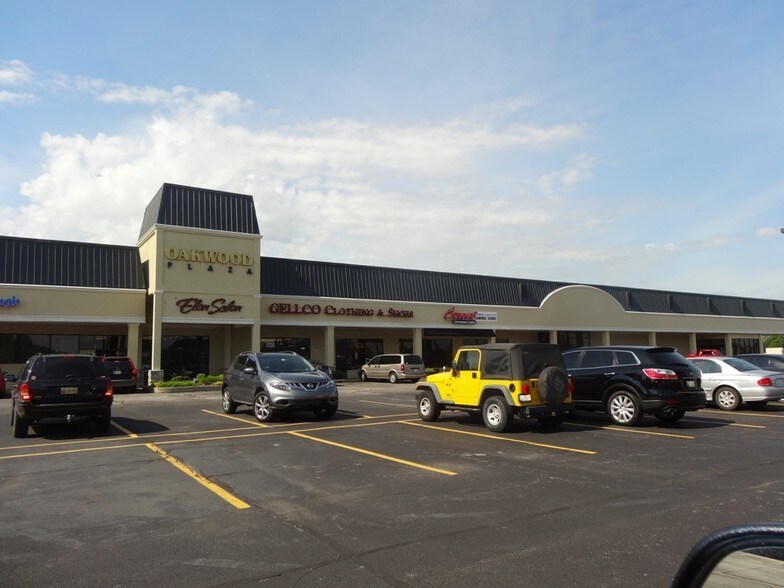 More Photos Of 2001-2041 W Houston St, Broken Arrow Unknown For Lease