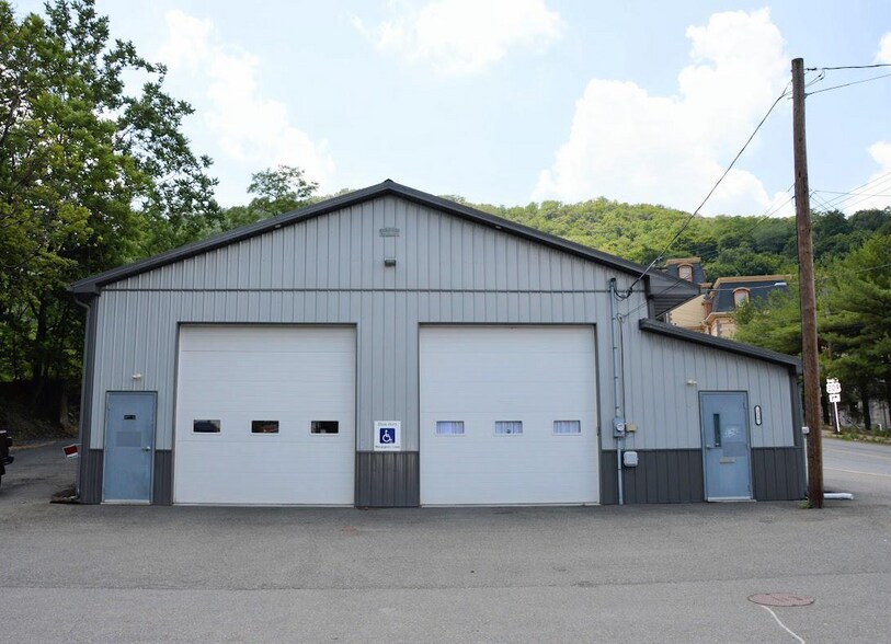 Primary Photo Of 215 Mauch Chunk St, Pottsville Flex For Sale
