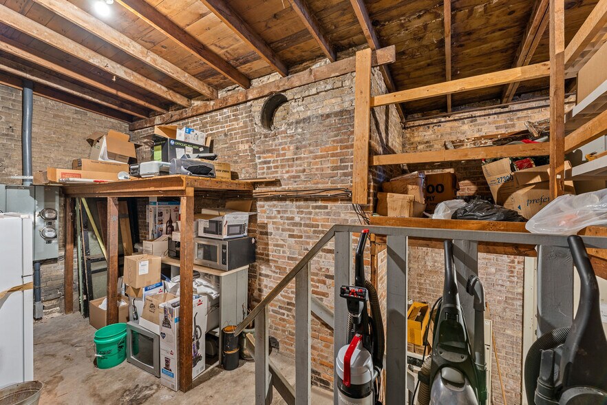 More Photos Of 107 4th St, Baraboo Office For Sale