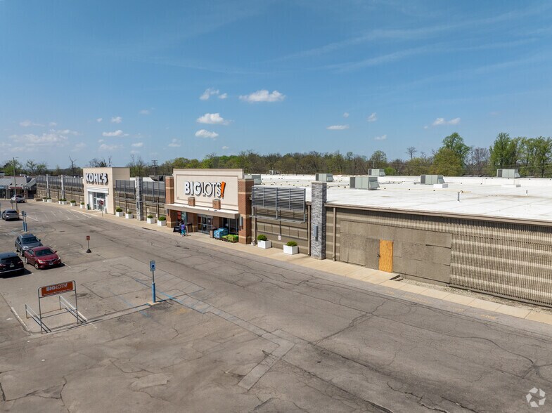 More Photos Of 4150-4160 Hunt Rd, Blue Ash Storefront For Lease