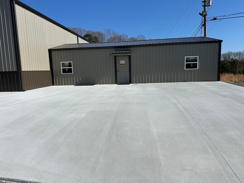 More Photos Of 77 Meadows Rd, Henry Flex For Lease