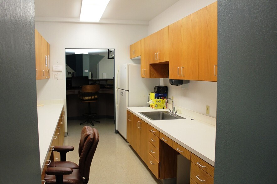 More Photos Of 1506 E Lincoln Rd, Idabel Medical For Sale