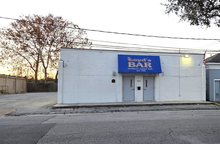 Primary Photo Of 111 N Avenue A, Humble General Retail For Sale