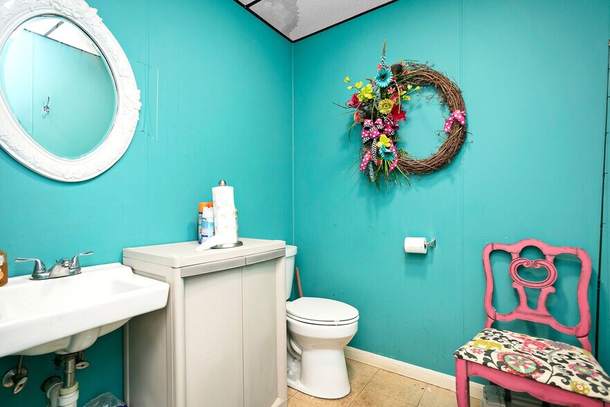 More Photos Of 537 E Main St, Lebanon Freestanding For Sale