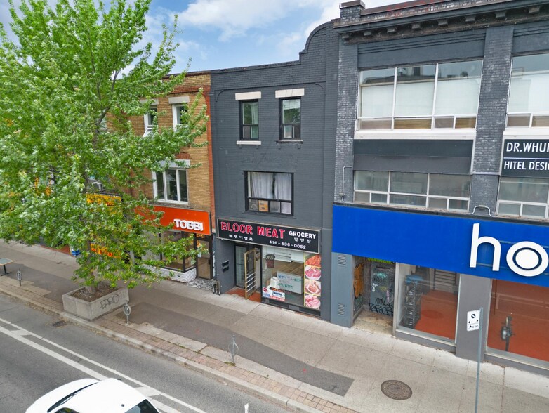 Primary Photo Of 676 Bloor St W, Toronto Storefront Retail Residential For Sale