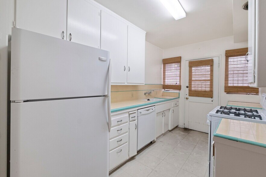 More Photos Of 1248 N Crescent Heights Blvd, West Hollywood Apartments For Sale