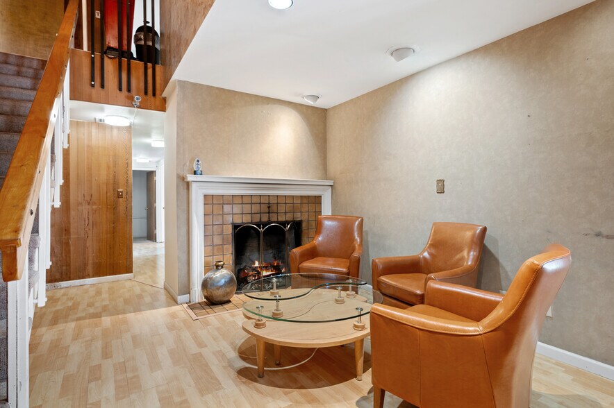 More Photos Of 207 Edgar St, Seattle Office For Sale