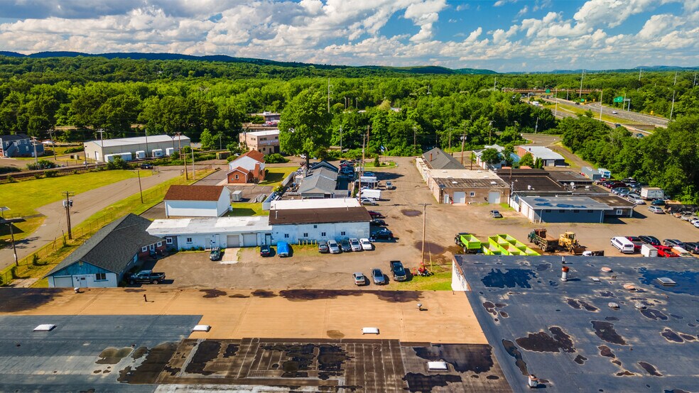 More Photos Of 59 Old Broadway E, North Haven Showroom For Sale