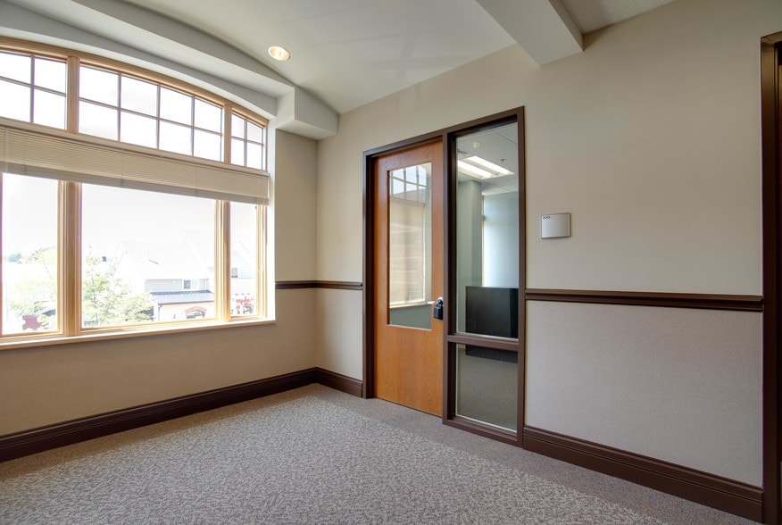 More Photos Of 5143-5151 Mochel Dr, Downers Grove Office For Sale