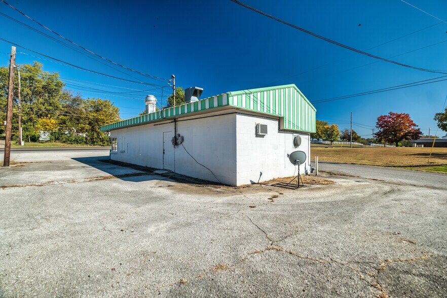 More Photos Of 561-563 McLean Ave, Hopkinsville Freestanding For Sale