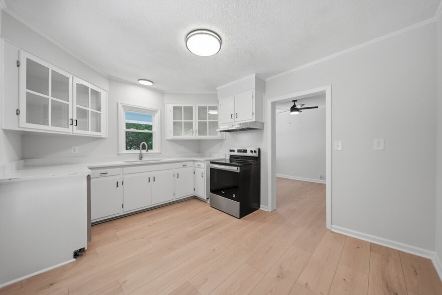 More Photos Of 1303 S Sterling, Morganton General Retail For Sale