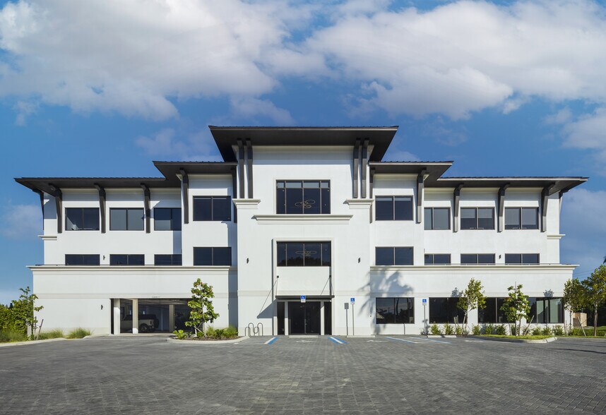 More Photos Of 3080 Tamiami Trl E, Naples Coworking Space