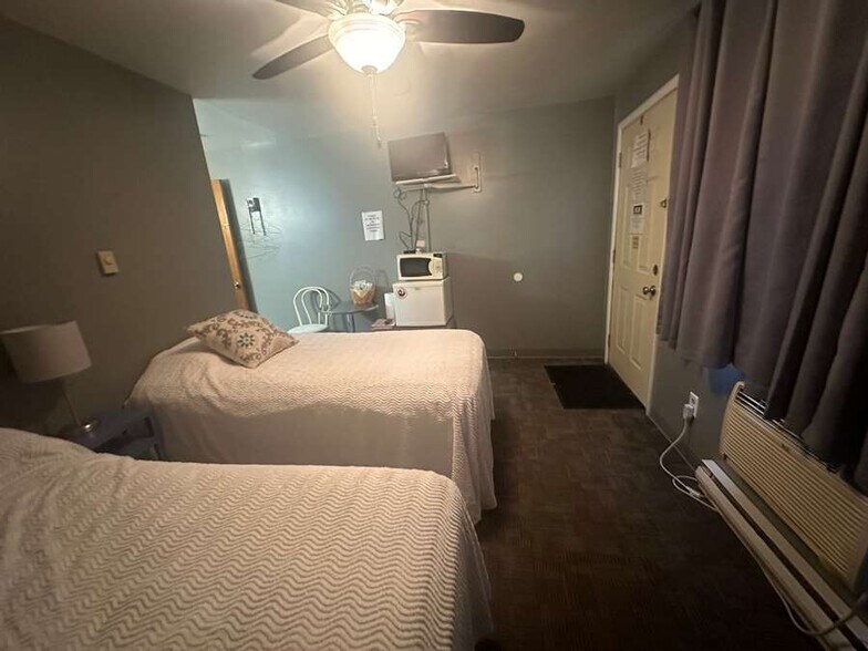 More Photos Of 810 E US Hwy 275, Ewing Hotel For Sale