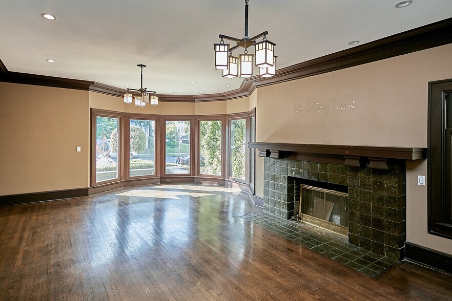 More Photos Of 658 S Bronson Ave, Los Angeles Office Residential For Sale