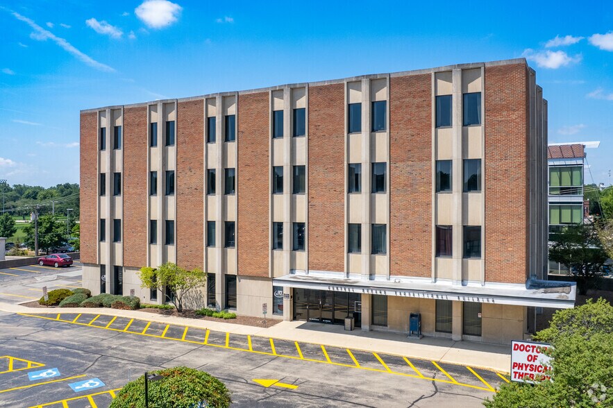 More Photos Of 200 E Willow Ave, Wheaton Office For Lease