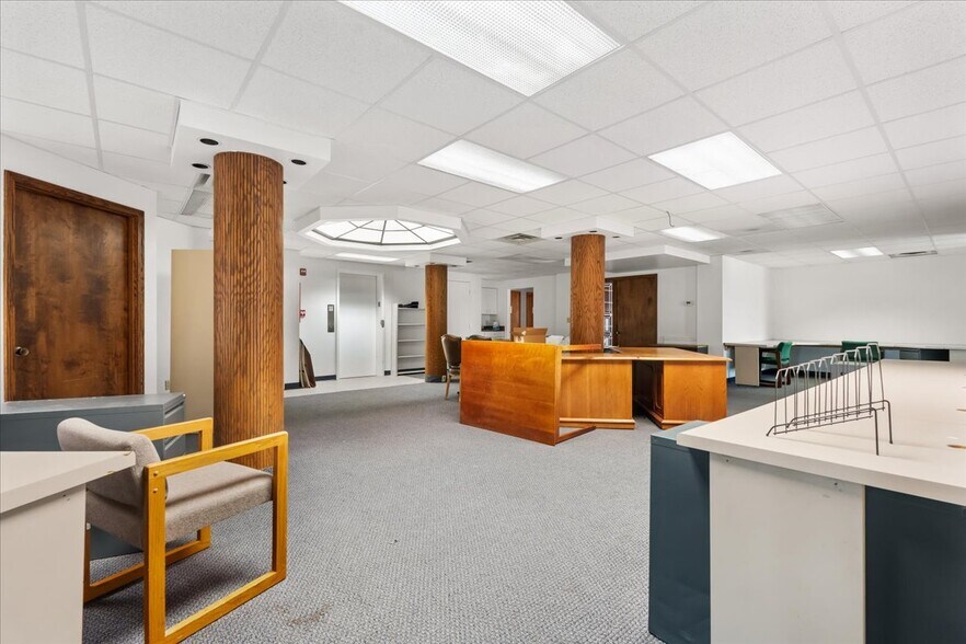 More Photos Of 601 Avery St, Parkersburg Office For Sale
