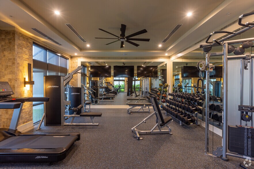 More Photos Of 8205 Commerce, Miami Lakes Apartments For Lease