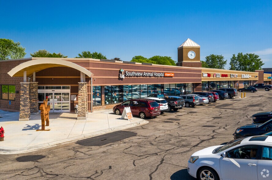 Primary Photo Of 2000-2036 S Robert St, Saint Paul Storefront For Lease