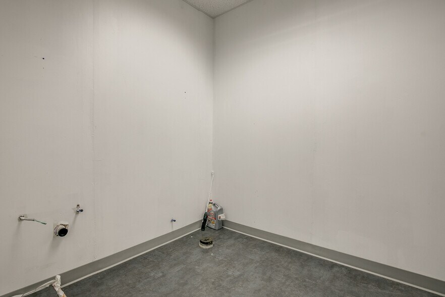 More Photos Of 12446 State Highway 205, Lavon Flex For Sale