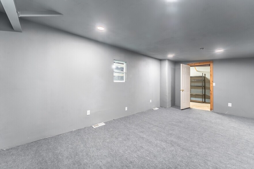 More Photos Of 160 Oldham Dr, Bella Vista Light Distribution For Sale