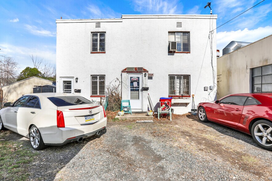 More Photos Of 2267 E Farragut Ave, Bristol Multifamily For Sale